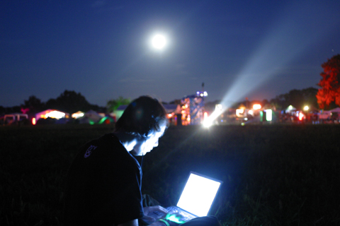 Image:Camp-2003-laptop-nachts.jpg